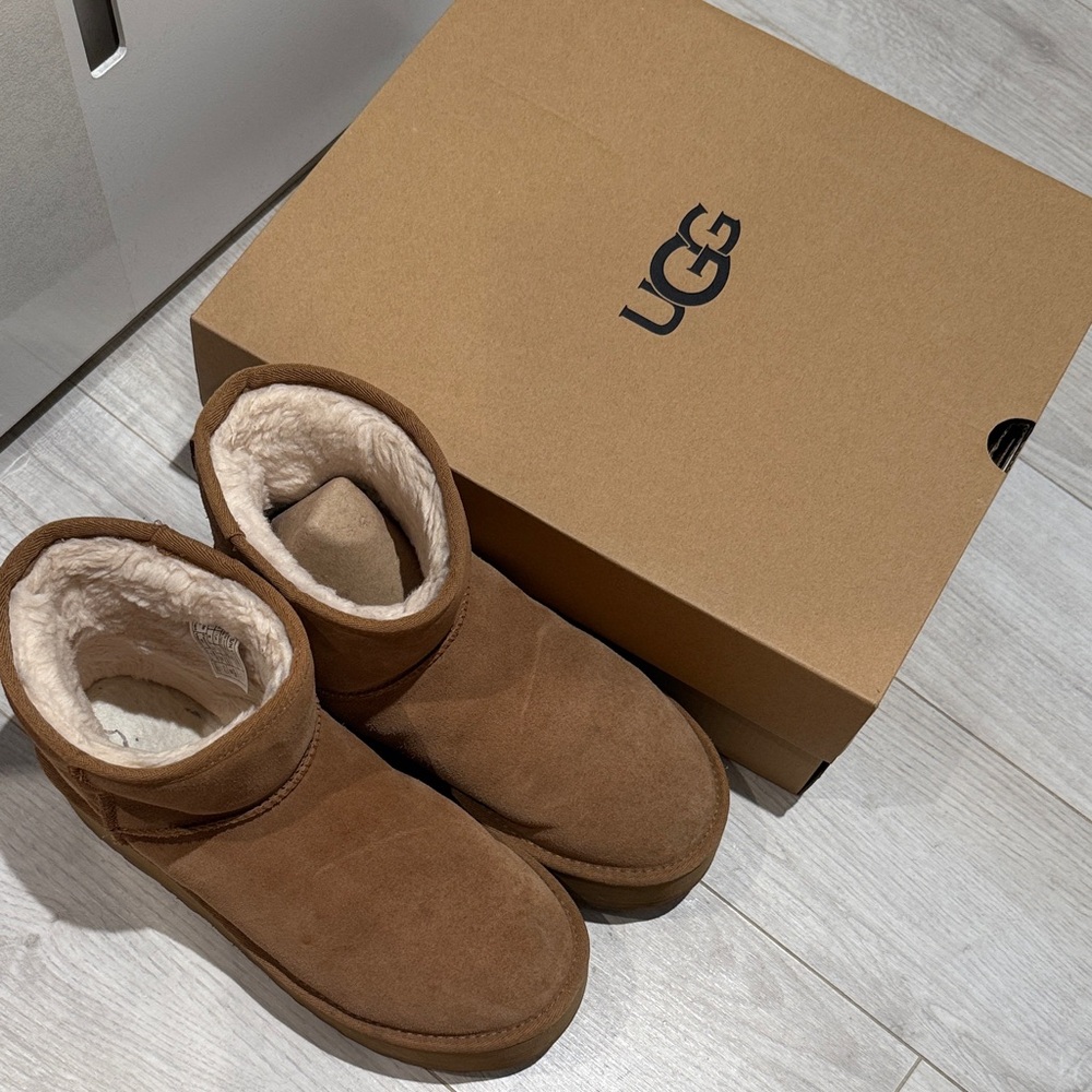 UGG women Chestnut Boots size 8